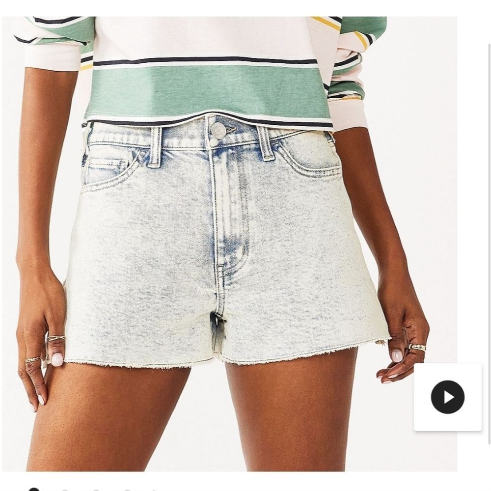 - Juniors' SO High Rise Mom Shorts size 11/30W